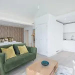 Stunning Central Apt - Balcony & Parking