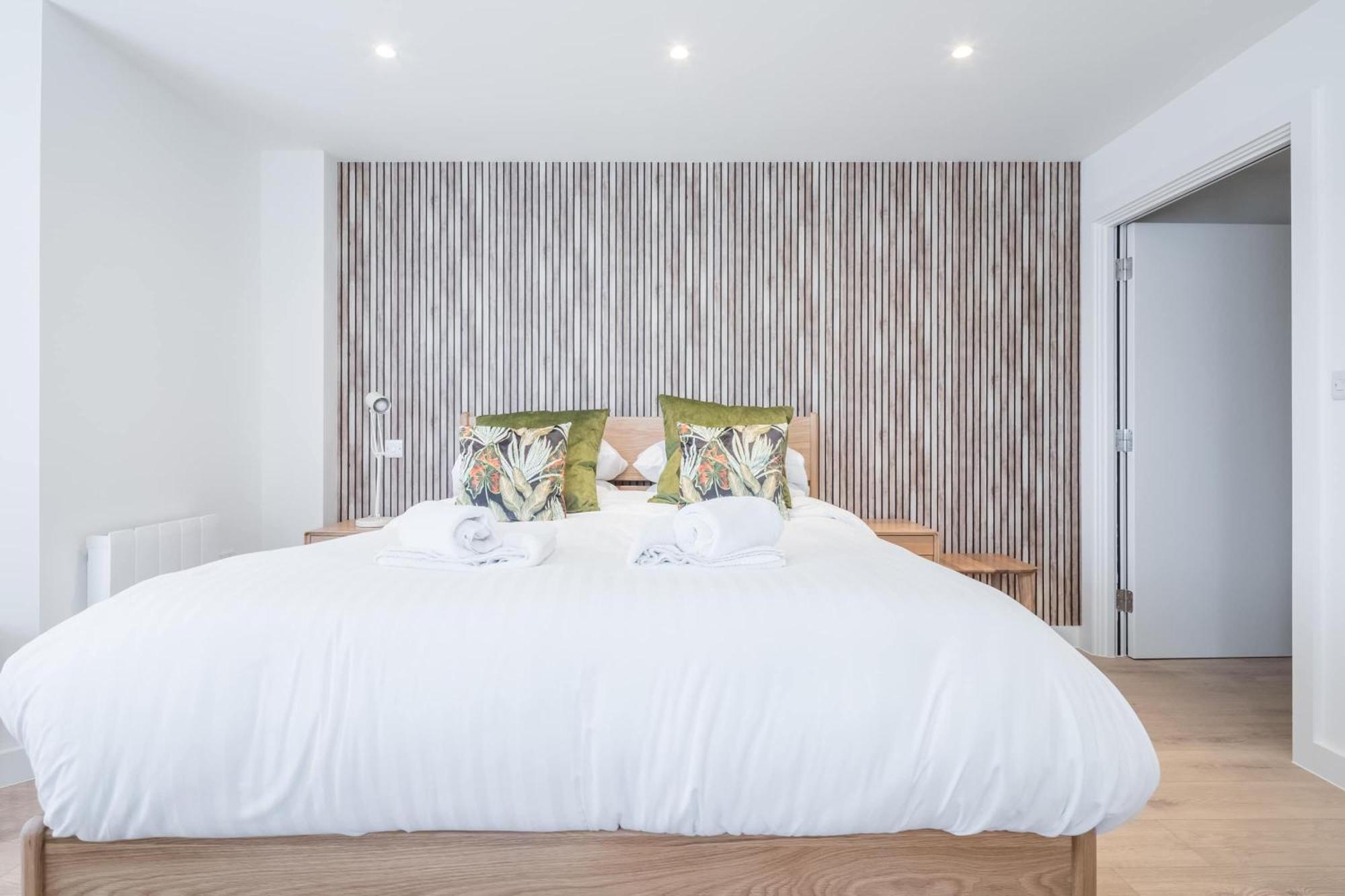 Stunning - Balcony & Parking Apartemen *